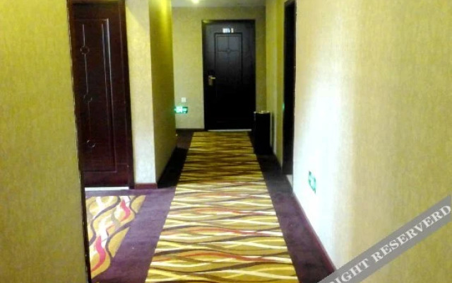 Qinhuang Business Hotel