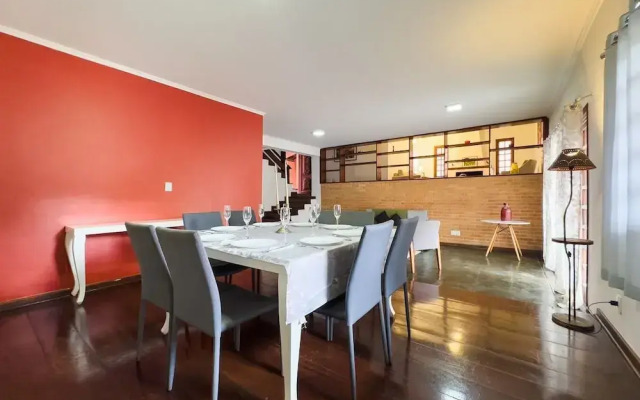 Casa espaçosa na Granja Viana