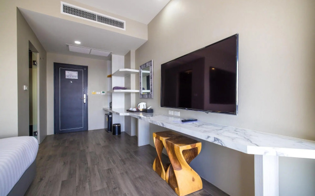 Kana Triple L Hotel