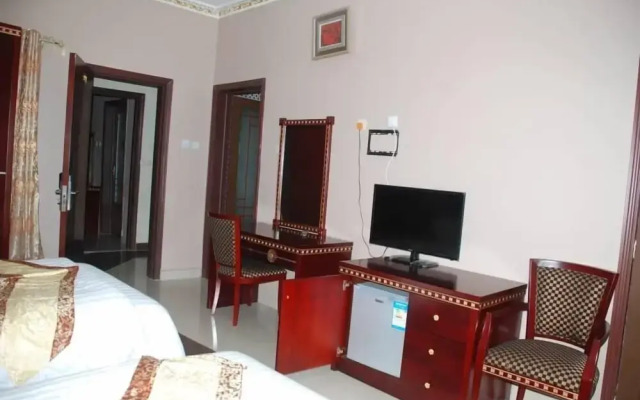Obaa'S Golden Plaza Hotel