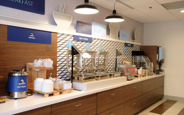 Holiday Inn Express & Suites Davis - University Area by IHG