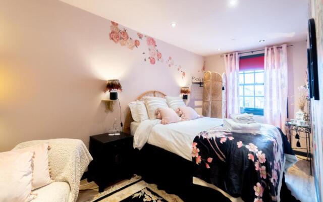 The Emerald Suite by Margate Suites