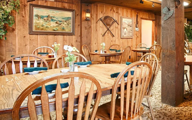 Ridgeline Hotel at Yellowstone, an Ascend Collection Hotel