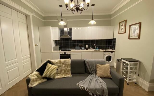 Stunning Victorian Flat Great Links to Central LDN