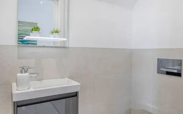 Manatee Modern Luxurious Villa