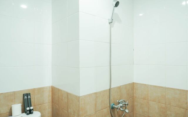 Lovely and Strategic Studio at Green Pramuka Apartment