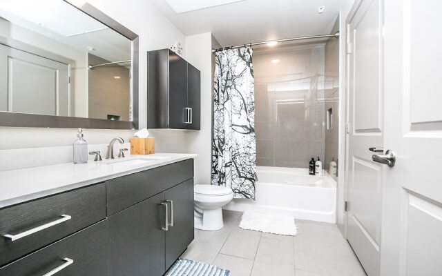 Rooftop Pool-Walk 2 shops-Dining-C4404