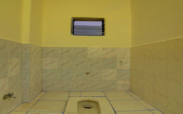 Spot On 38603 Niwant Lodge