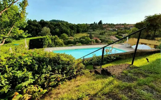 Appartamento Stropea con giardino privato e piscina