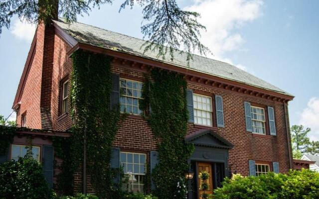 Williamsburg Manor B&B