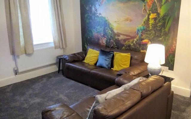 Modern Comfy 2-bedroom Flat in St Helens