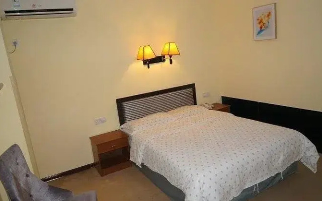 Xingrui Chain Hotel（Xuchang Railway Station Datong）