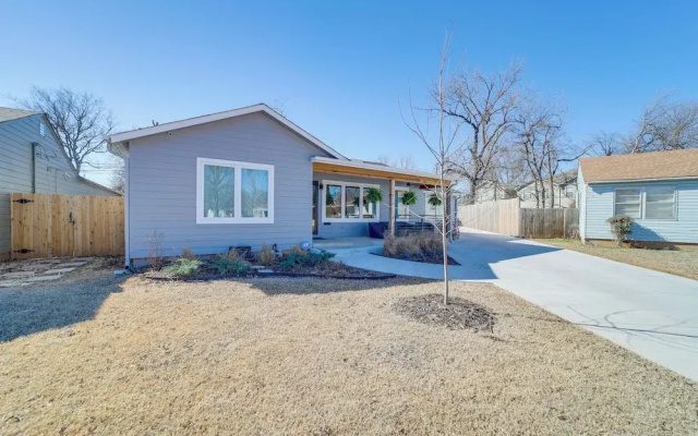 Walk to Gathering Place & Brookside: Tulsa Studio
