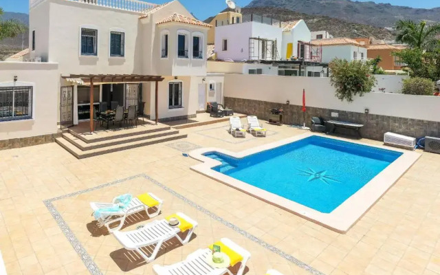 Beautiful VILLA Sahara, bbq, heated pool!