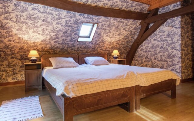 Luxurious Holiday Home in Montrichard with Pool