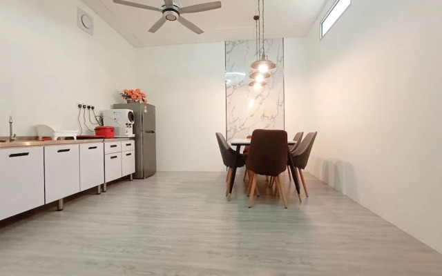 OYO 90188 Sibu Aeroplane Homestay2u