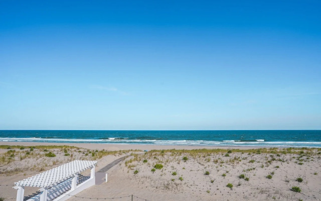 Spray Beach Oceanfront Hotel