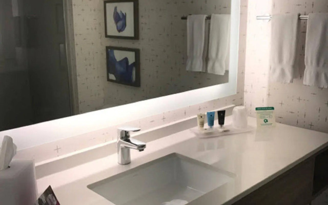 Crowne Plaza Suites Arlington by IHG