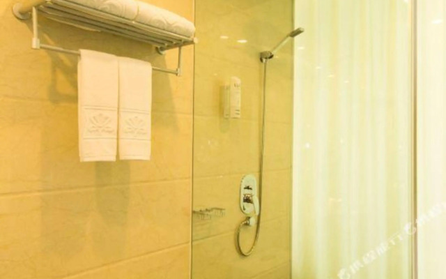 Boyue Lanwan Hotel (Hangzhou Zhijiang Zhuantang Songcheng Art Institute) )