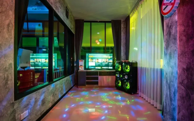 Mountain Field Pool Villa Cha-am