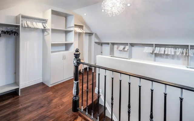 QuickStay - Chic & Modern Townhouse in Little Italy