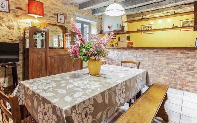 Beautiful Holiday Home in Wooded Grounds Near Villefranche-du-périgord