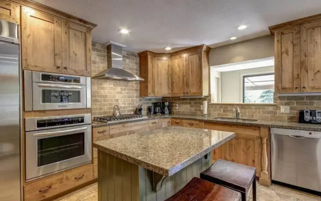 Solamere Drive Private Home by Alpine Ski Properties