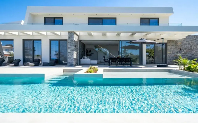 Aethra Grand- Luxury 5-bed Villa 850m From Beach