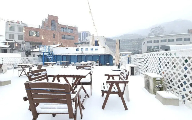 OYO Rooftop Hostel