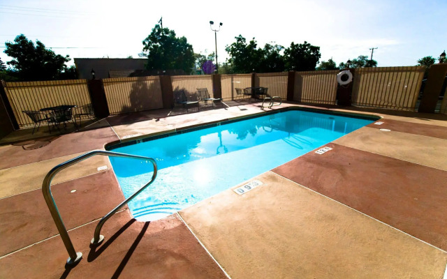 Ramada by Wyndham Santa Fe