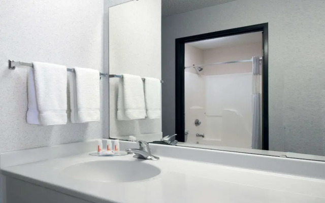 Baymont Inn & Suites Columbus/Rickenbacker