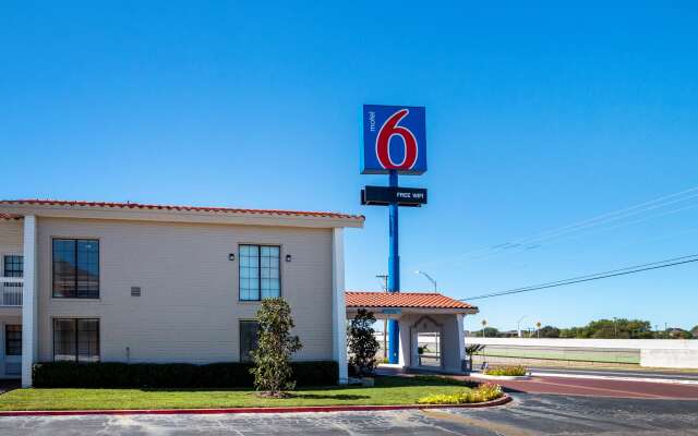 Motel 6 Euless, TX - DFW West