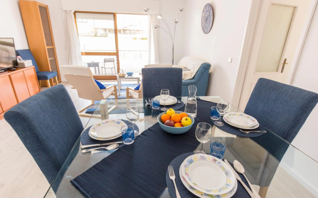 Metro Lapa House with sunny balcony and A/C