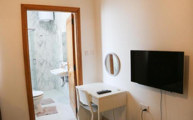 XL Central Home - Sleeps 10 people
