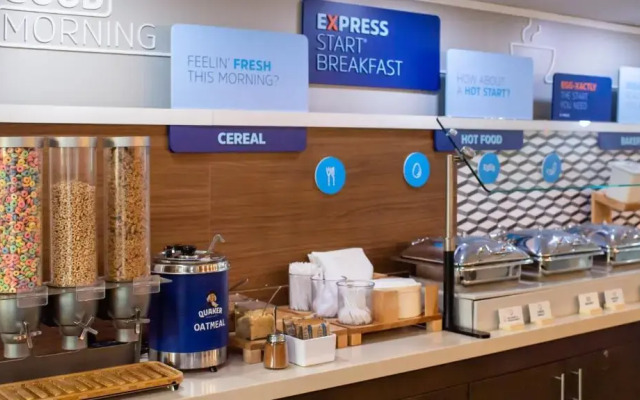 Holiday Inn Express Hickory-Hickory Mart by IHG