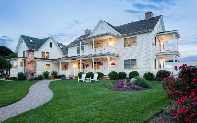 Inn at Harbor Hill Marina