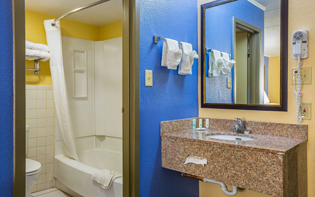 Quality Inn & Suites near Six Flags East