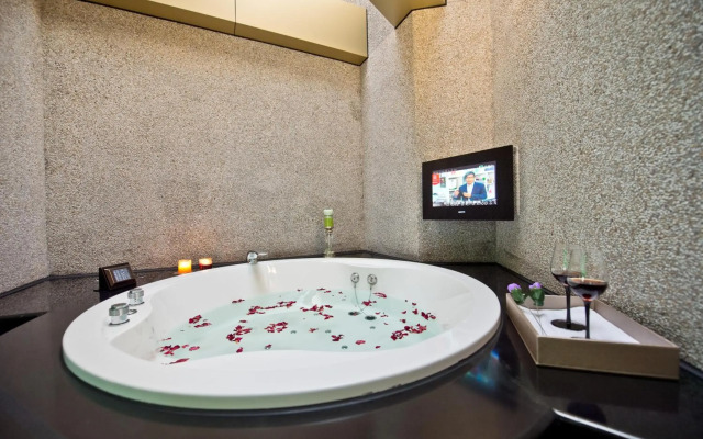 The Royal Pinnacle Hotel