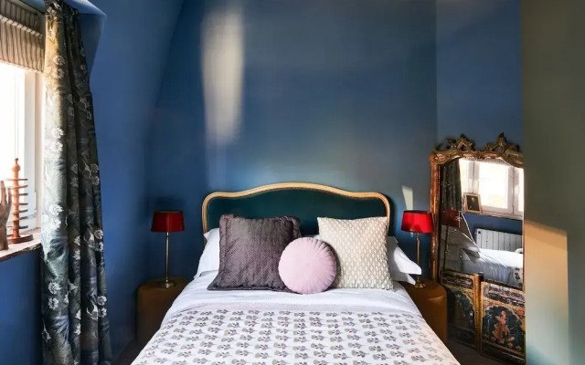 Charming 2-bedroom Home & Garden