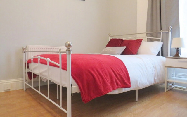 Quiet and Convenient Studio for 2 in London