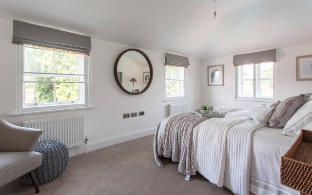 Chic & Luxurious Townhouse - Central Marlow