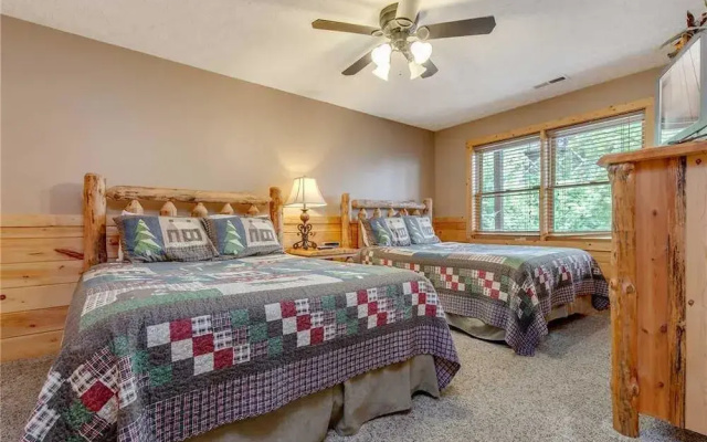 Chimney Top Overlook - Four Bedroom Cabin