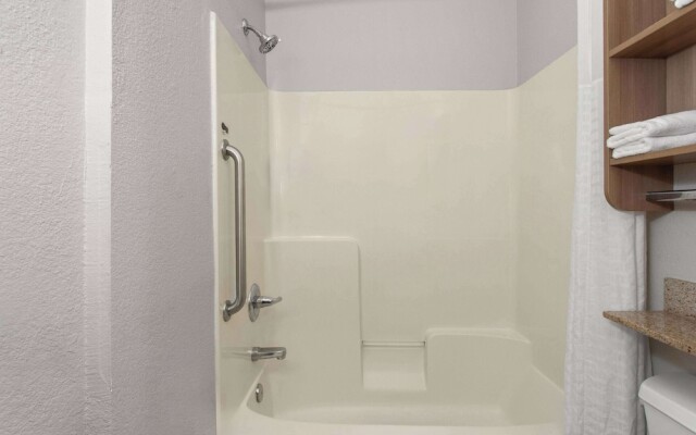 Microtel Inn & Suites Panama C