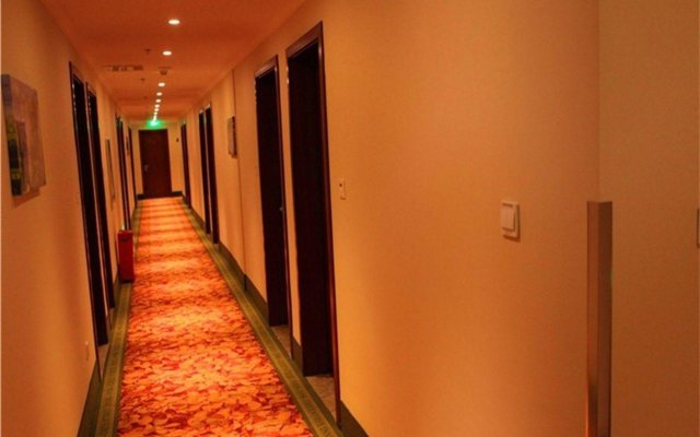 Dongfang Ruiji Business Hotel (Shenyang Station Tiexi Square Subway Station)