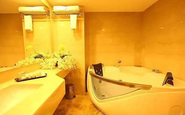 Fabhotel Prime Le Palace
