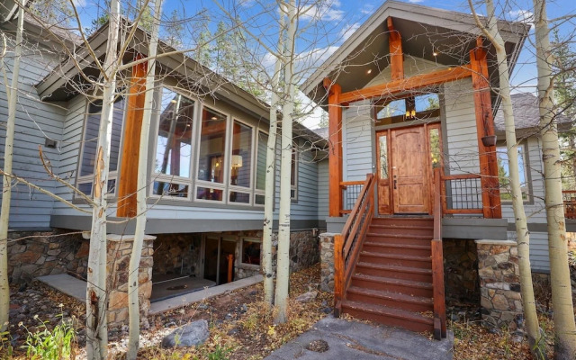 Highlands Getaway 4 Bedroom Home by RedAwning