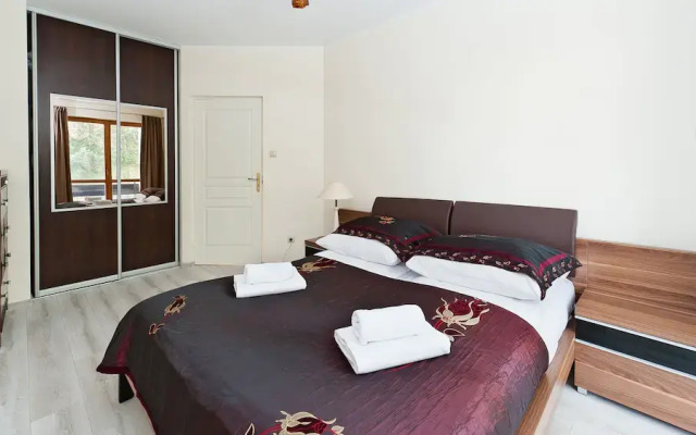 Limba Apart House