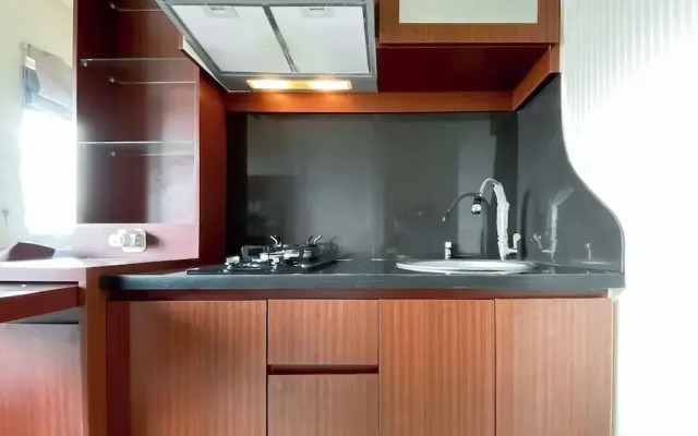 Strategic And Homey 2Br Green Pramuka Apartment