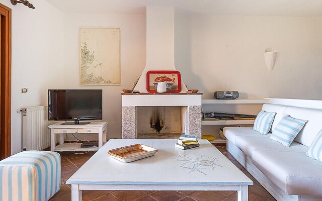 Stunning Home in Golfo di Marinella With 2 Bedrooms