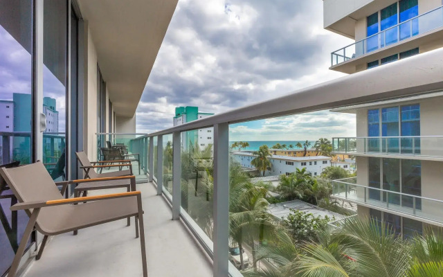 Private Luxury Condos at Costa Hollywood